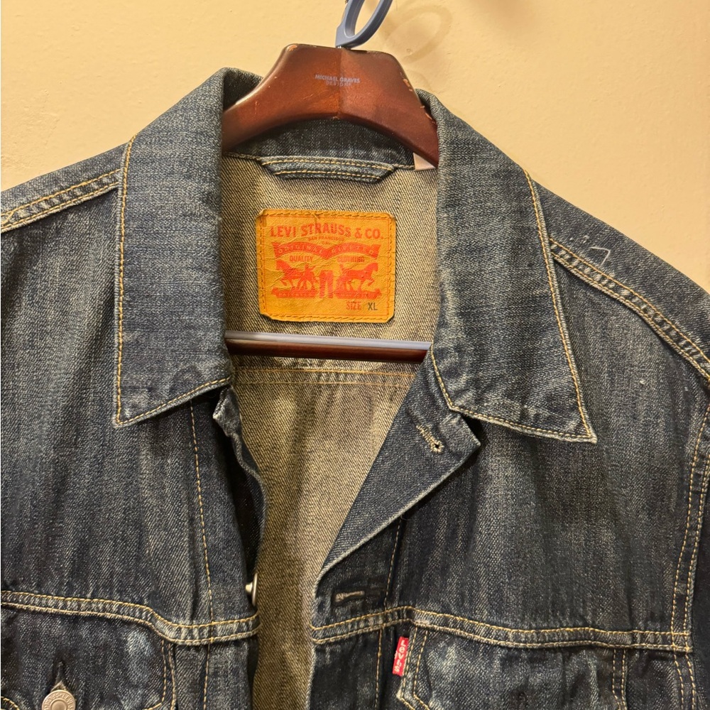 XL Levi’s trucker denim jacket